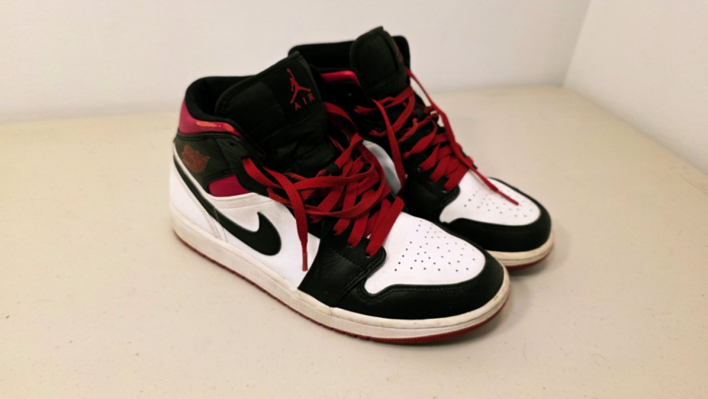 Nike Air Jordan 1 high top red