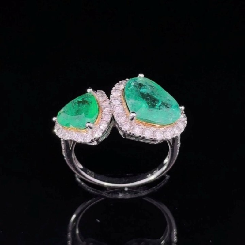 Emerald Lady's Stone & Diamond Ring .93 CT. 18K White Gold 4.7g Size:7