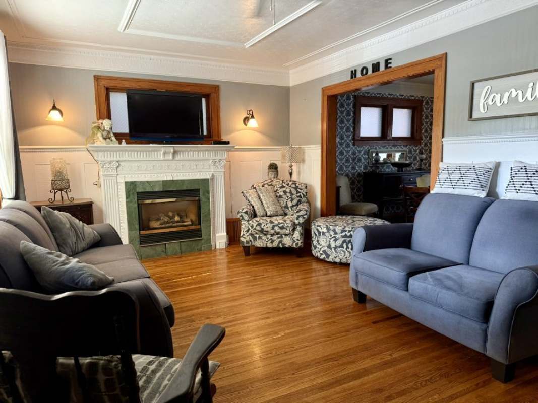 SOLD: 3-bedroom, 2-bath 1614 Church St Windsor ON N8X1V5