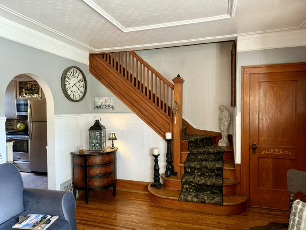 SOLD: 3-bedroom, 2-bath 1614 Church St Windsor ON N8X1V5