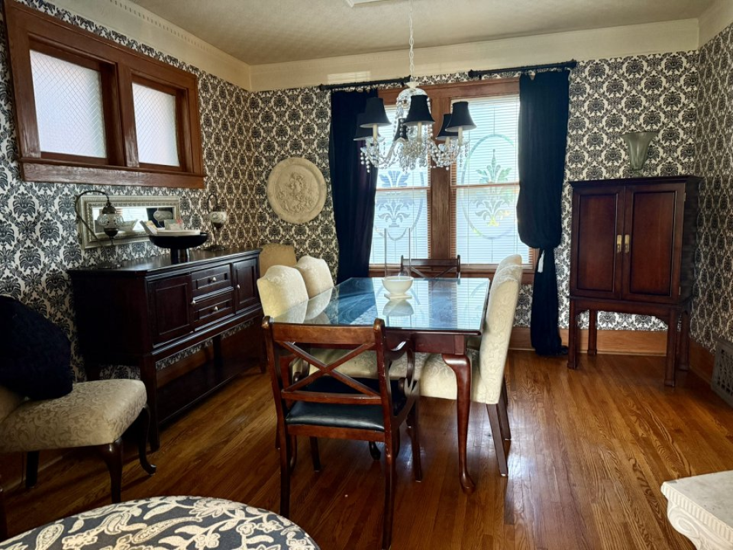 SOLD: 3-bedroom, 2-bath 1614 Church St Windsor ON N8X1V5