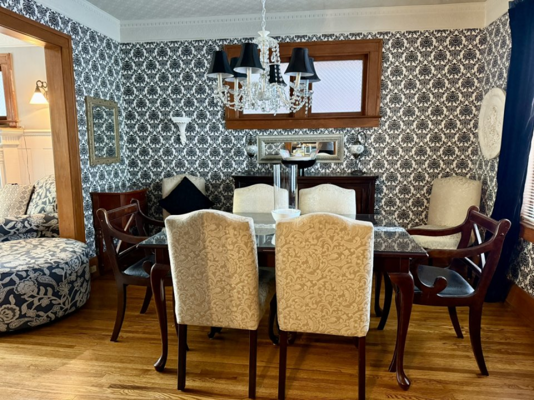 SOLD: 3-bedroom, 2-bath 1614 Church St Windsor ON N8X1V5