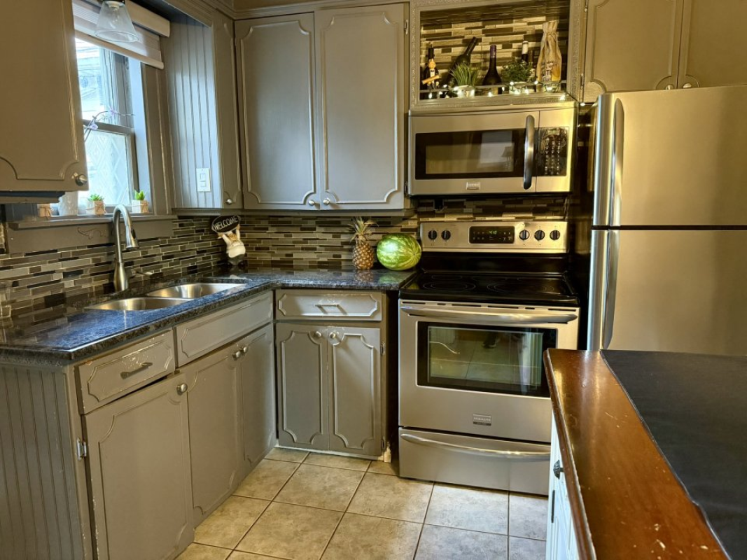 SOLD: 3-bedroom, 2-bath 1614 Church St Windsor ON N8X1V5