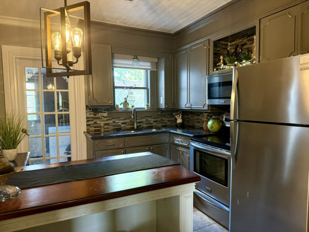 SOLD: 3-bedroom, 2-bath 1614 Church St Windsor ON N8X1V5