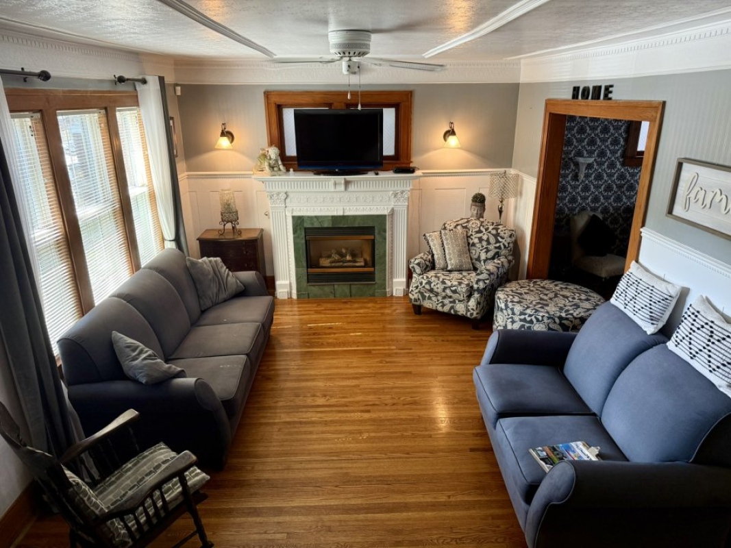 SOLD: 3-bedroom, 2-bath 1614 Church St Windsor ON N8X1V5