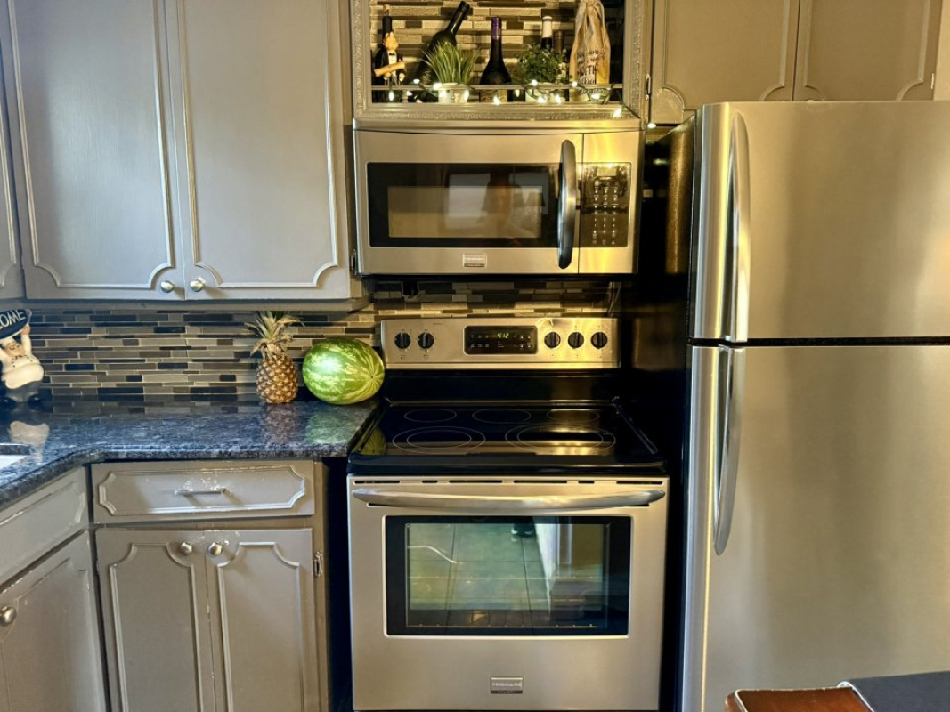 SOLD: 3-bedroom, 2-bath 1614 Church St Windsor ON N8X1V5