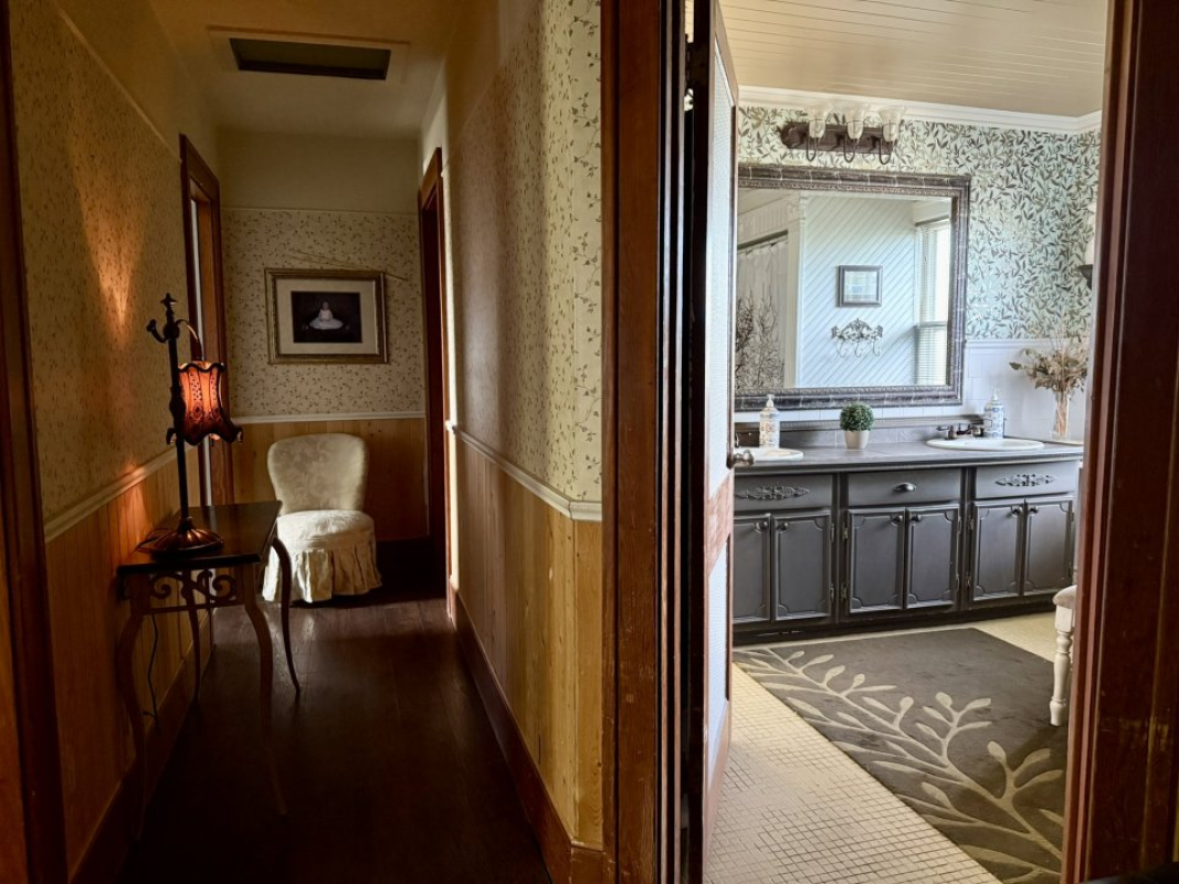 SOLD: 3-bedroom, 2-bath 1614 Church St Windsor ON N8X1V5