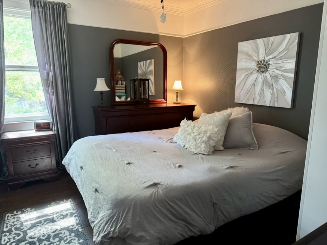 SOLD: 3-bedroom, 2-bath 1614 Church St Windsor ON N8X1V5
