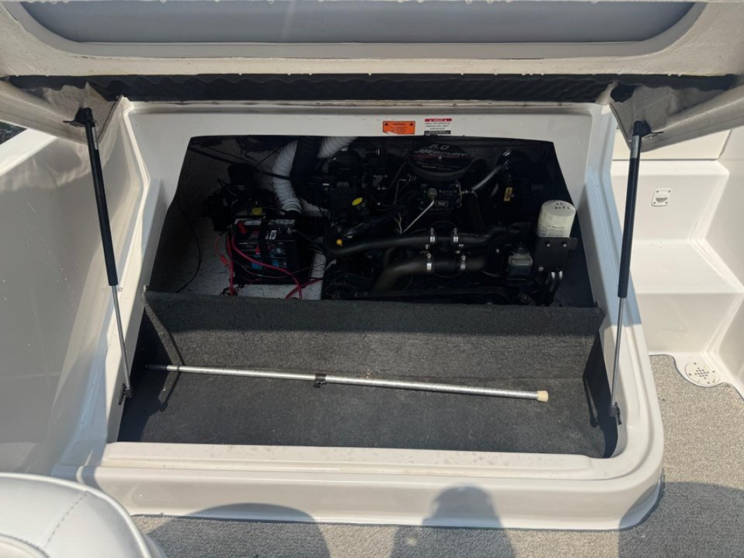 2004 Eddtide Campions 210 Deck boat