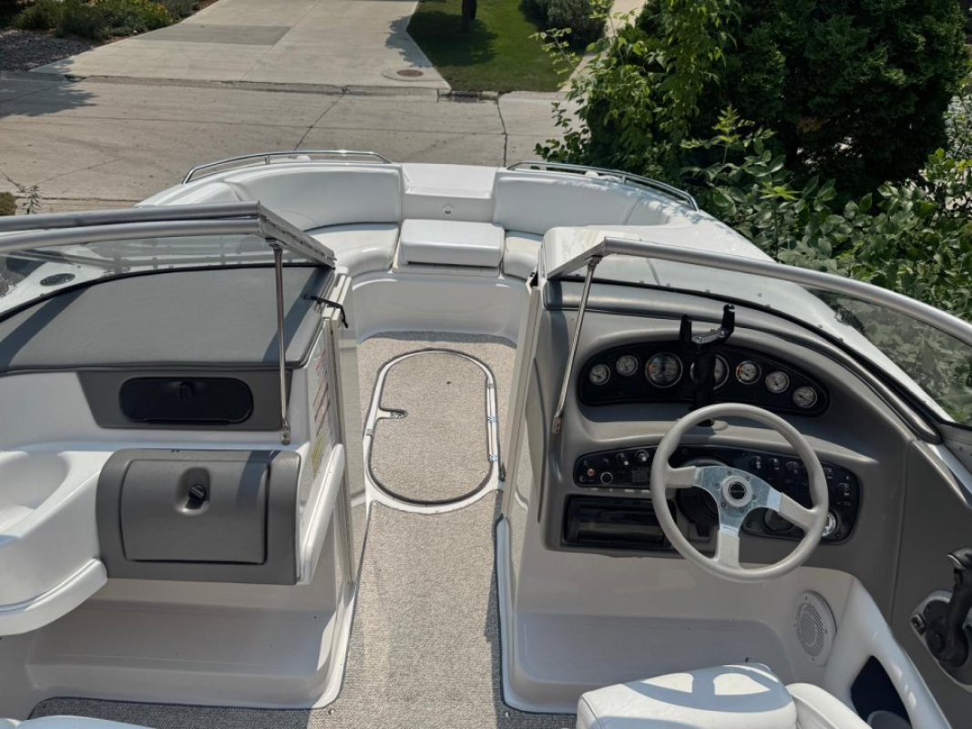 2004 Eddtide Campions 210 Deck boat