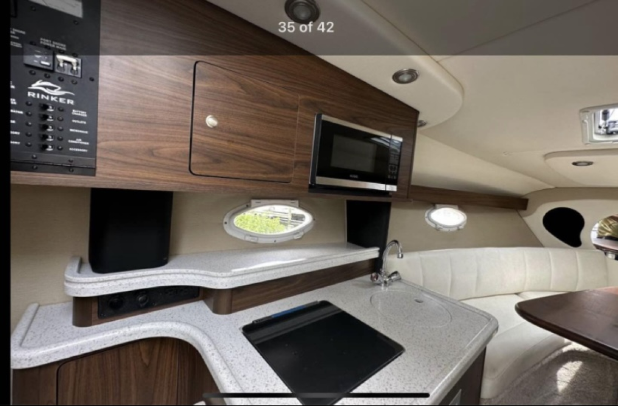 2017 Rinker EX270