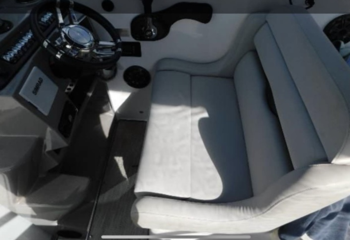 2017 Rinker EX270
