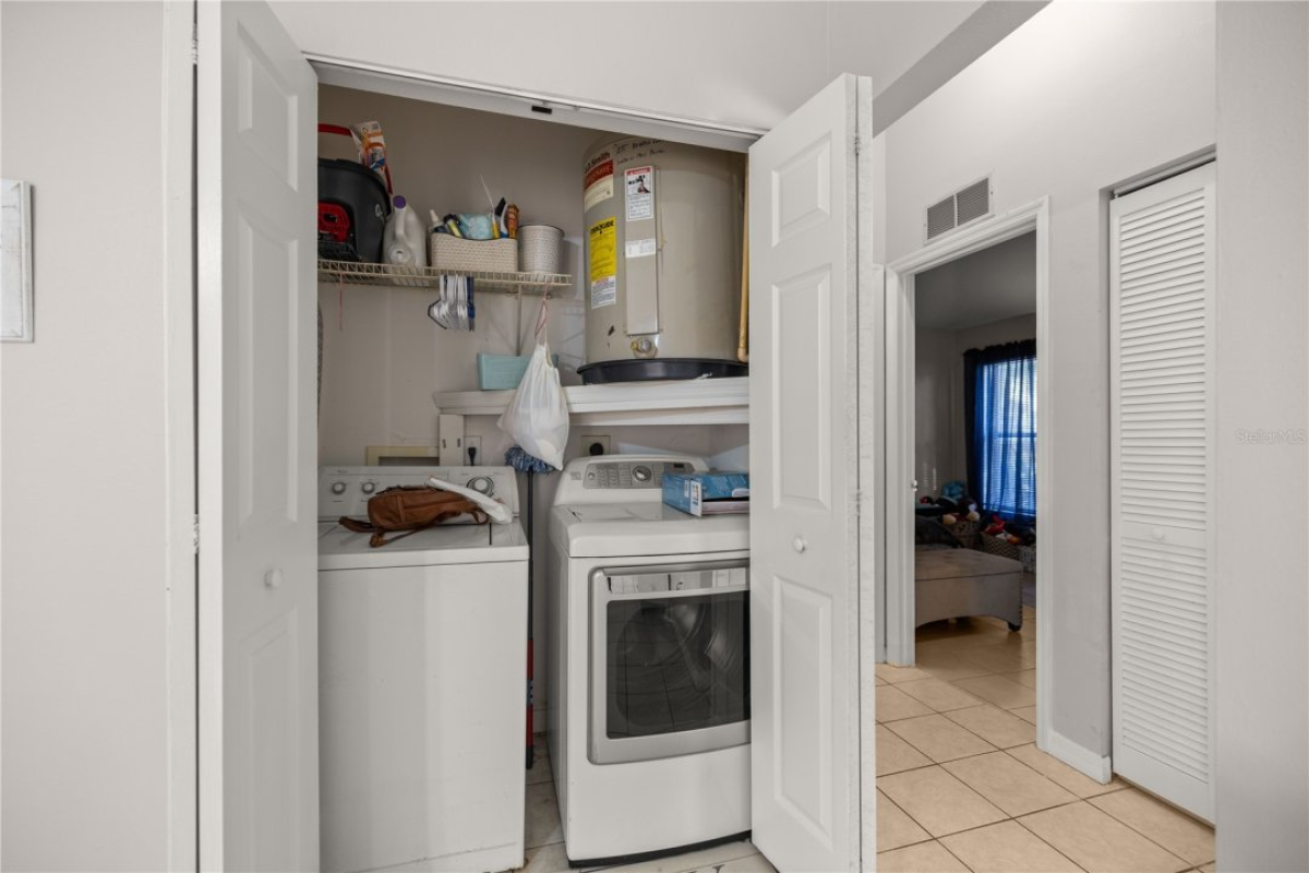 For Sale Duplex - Multi Family Income Property For Sale: 4 Bed, 2 Bath, 2200 sqft Florida USA
