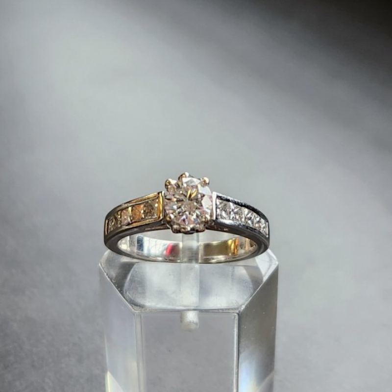 14K White Gold Diamond Ring