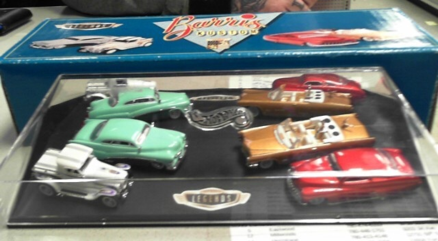 Hot Wheels Barris Custom Set in Case