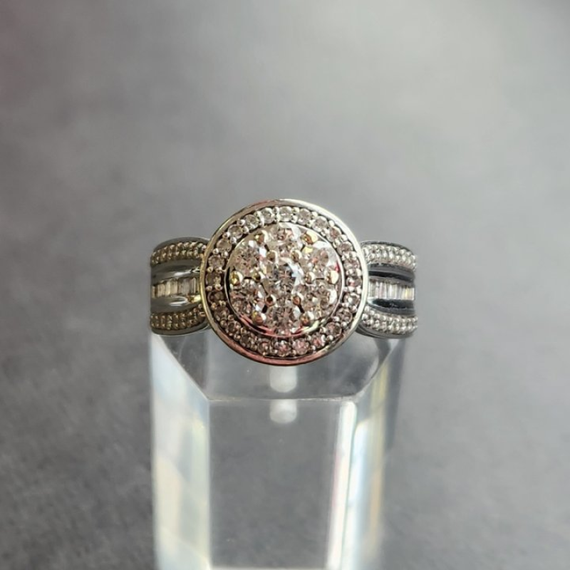 10K White Gold Diamond Ring