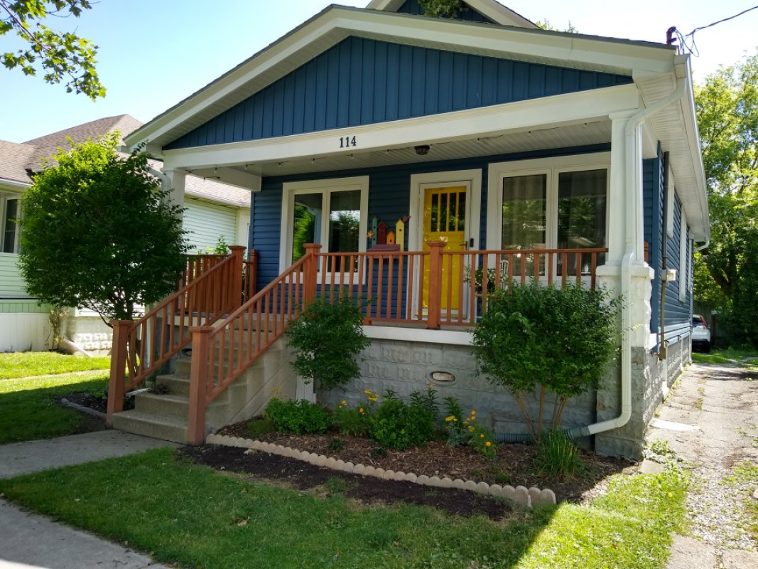 Must see Craftsman Home For Sale in Sarnia, Ontario - 2 bed, 1 bath (N7T 6A9)