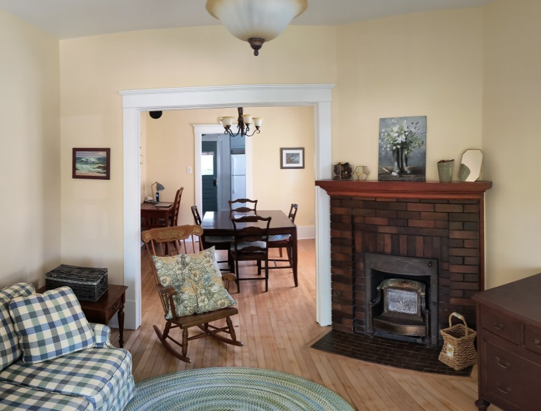 Must see Craftsman Home For Sale in Sarnia, Ontario - 2 bed, 1 bath (N7T 6A9)