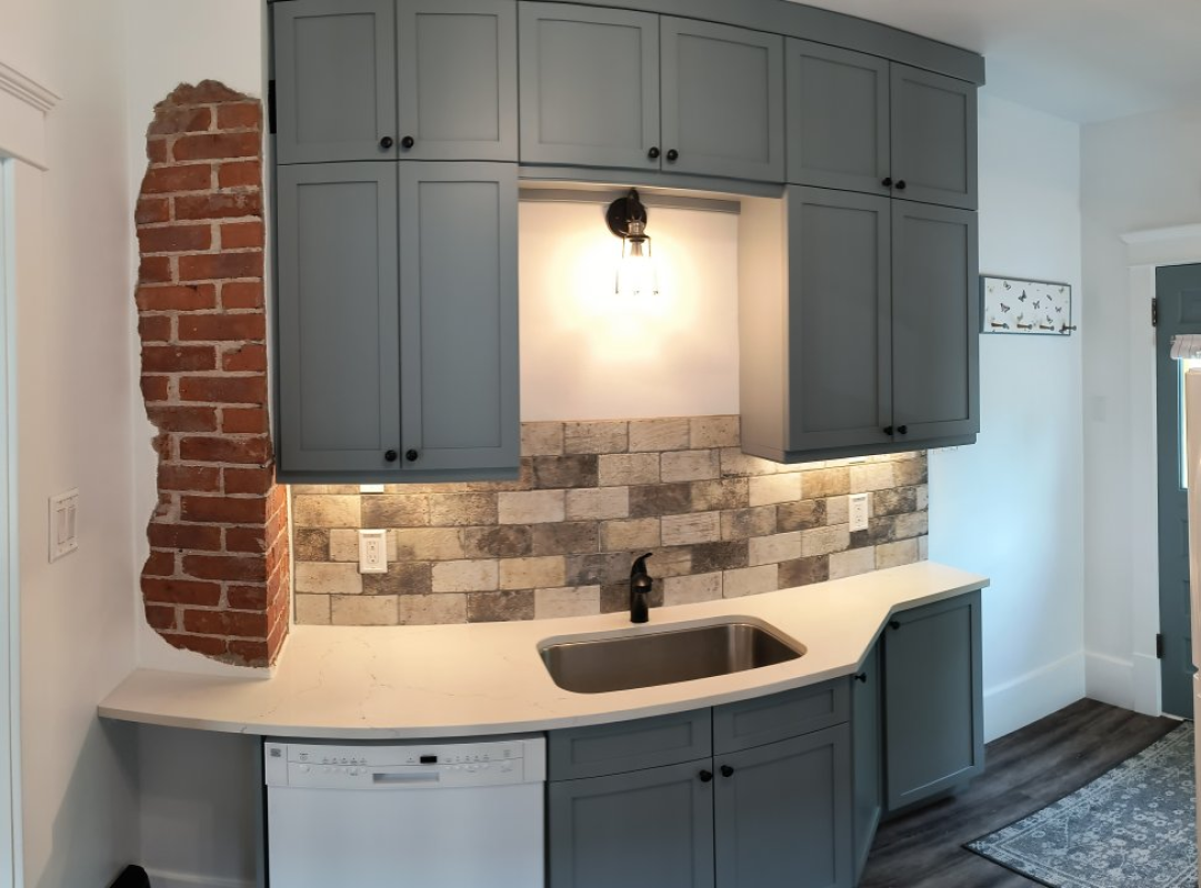 Must see Craftsman Home For Sale in Sarnia, Ontario - 2 bed, 1 bath (N7T 6A9)