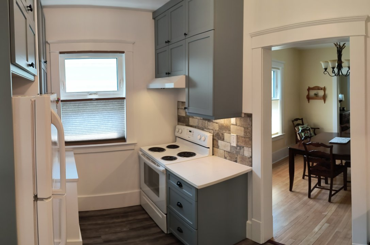 Must see Craftsman Home For Sale in Sarnia, Ontario - 2 bed, 1 bath (N7T 6A9)