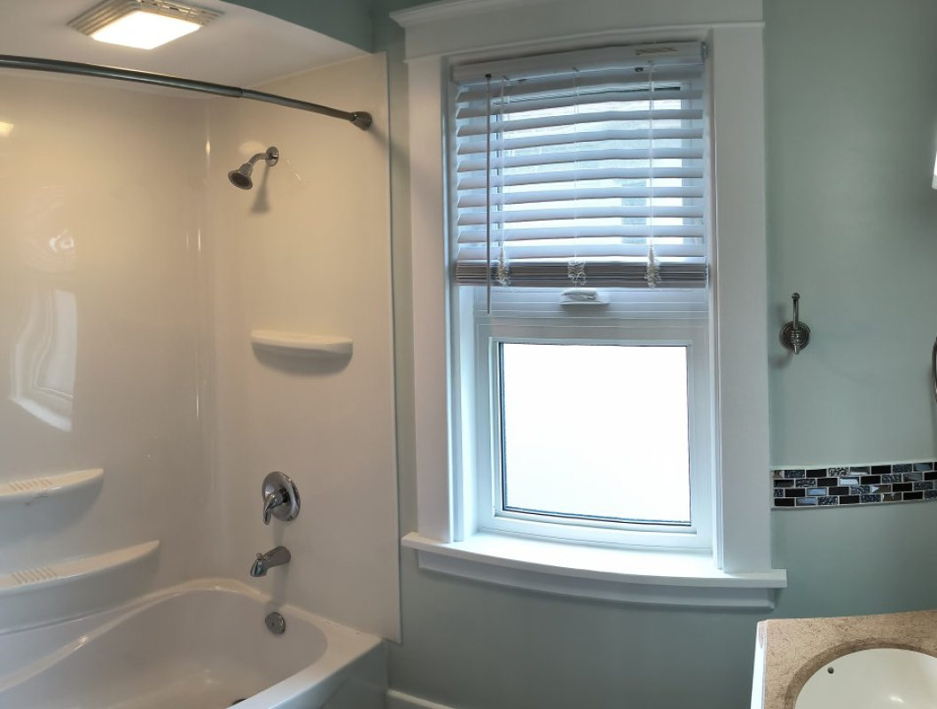 Must see Craftsman Home For Sale in Sarnia, Ontario - 2 bed, 1 bath (N7T 6A9)