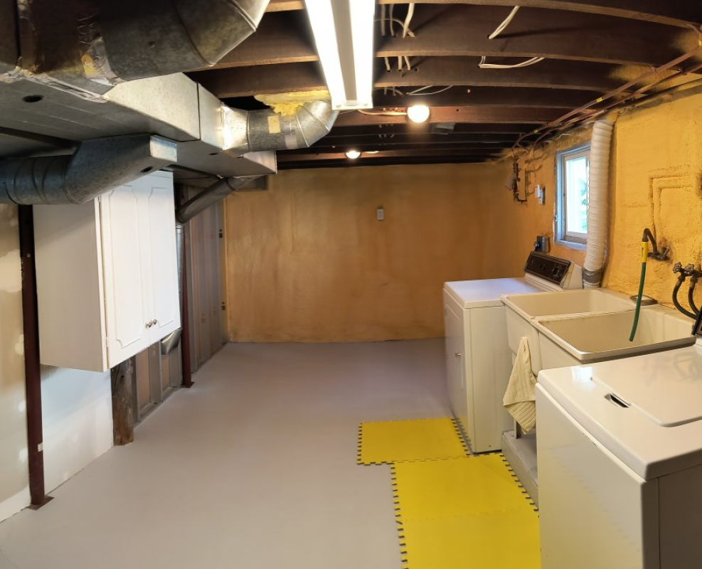 Must see Craftsman Home For Sale in Sarnia, Ontario - 2 bed, 1 bath (N7T 6A9)