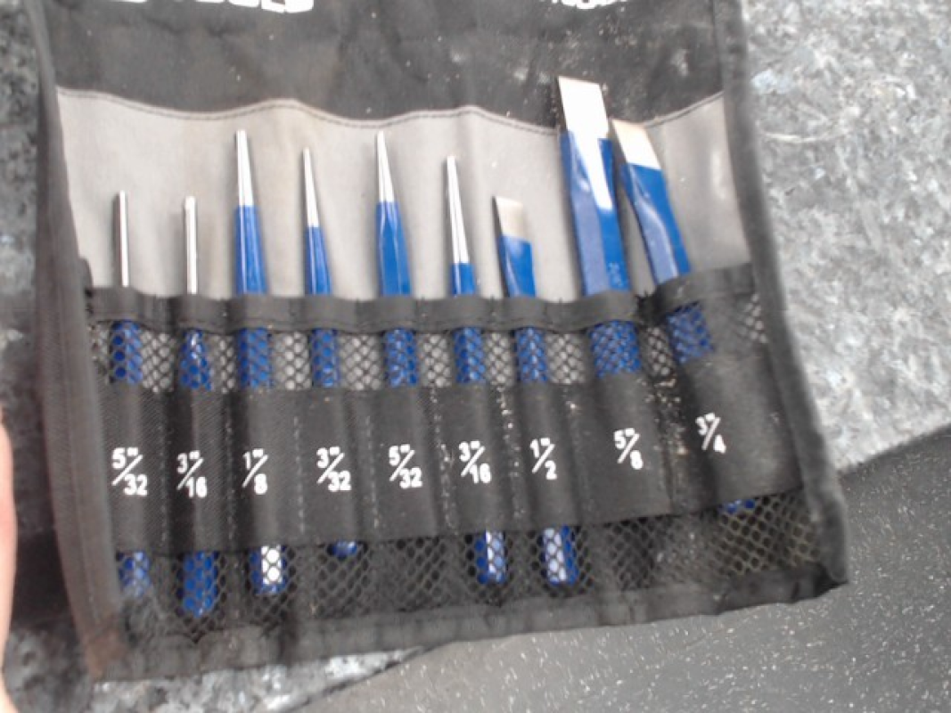 GRAY TOOLS 10 PIECE PUNCH AND CHISEL SET W/ CARRY CASE
