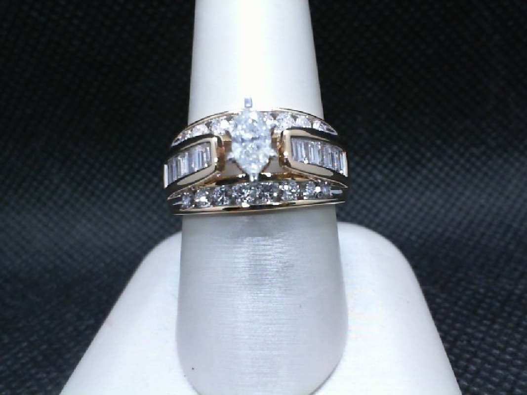Lady's Diamond Fashion Ring 31 Diamonds 1.08 Carat T.W. 14K Yellow Gold 6.97g