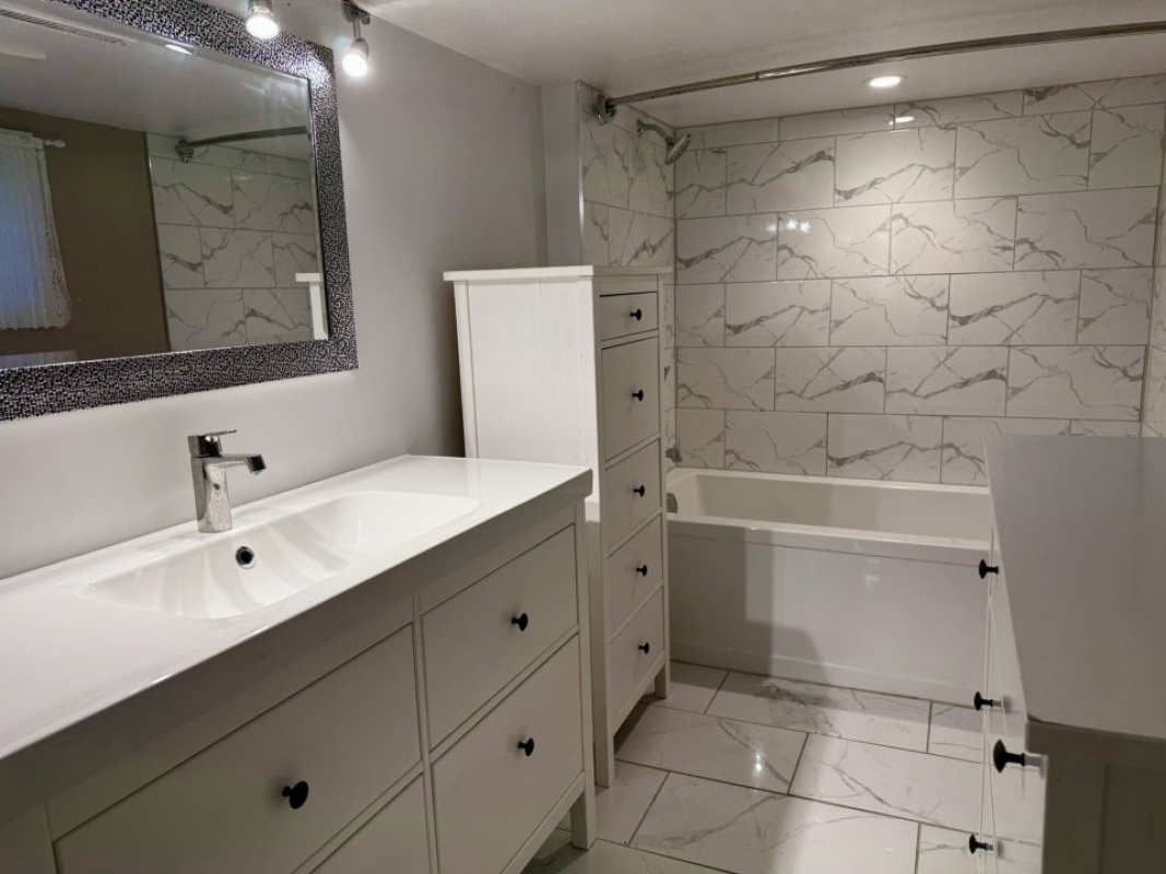 One Bedroom Basement All‑Inclusive Studio Apartment with Private Entrance in Windsor, Ontario
