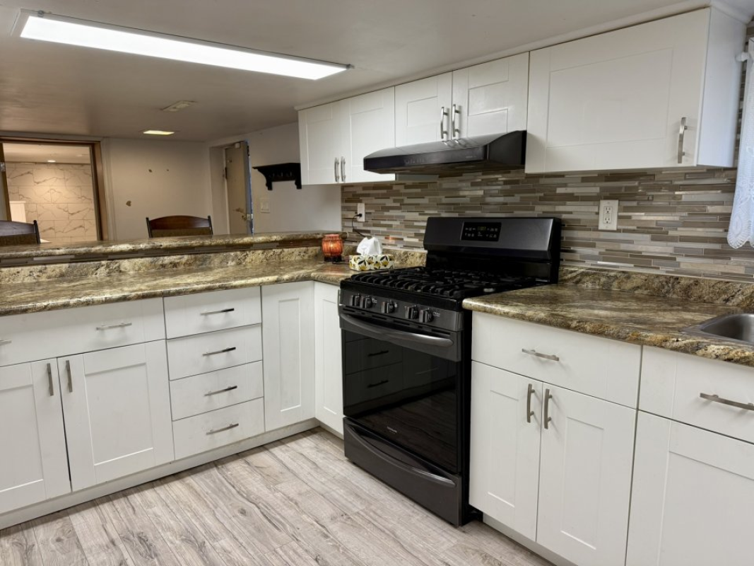 One Bedroom Basement All‑Inclusive Studio Apartment with Private Entrance in Windsor, Ontario