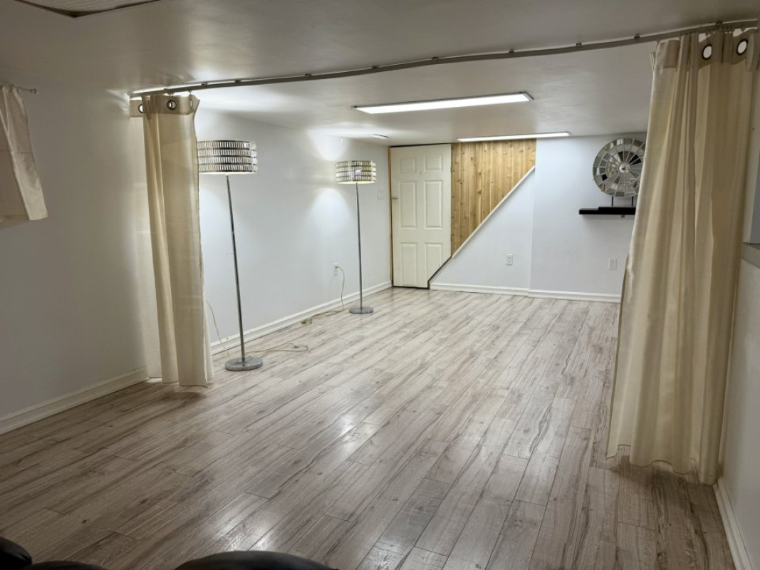 One Bedroom Basement All‑Inclusive Studio Apartment with Private Entrance in Windsor, Ontario