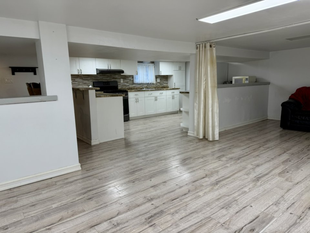 One Bedroom Basement All‑Inclusive Studio Apartment with Private Entrance in Windsor, Ontario