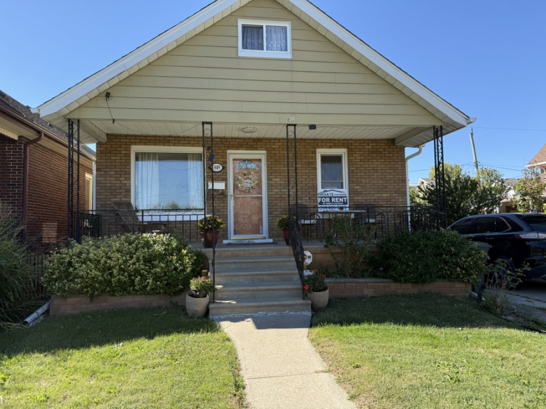 One Bedroom Basement All‑Inclusive Studio Apartment with Private Entrance in Windsor, Ontario