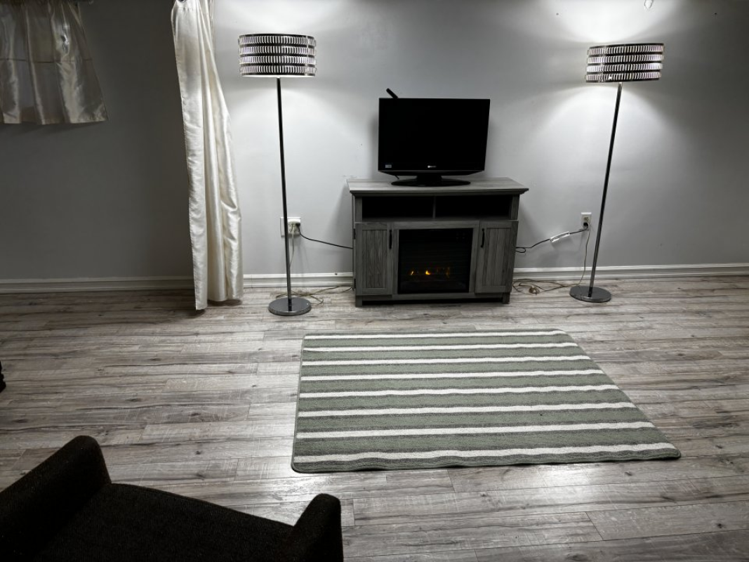 One Bedroom Basement All‑Inclusive Studio Apartment with Private Entrance in Windsor, Ontario