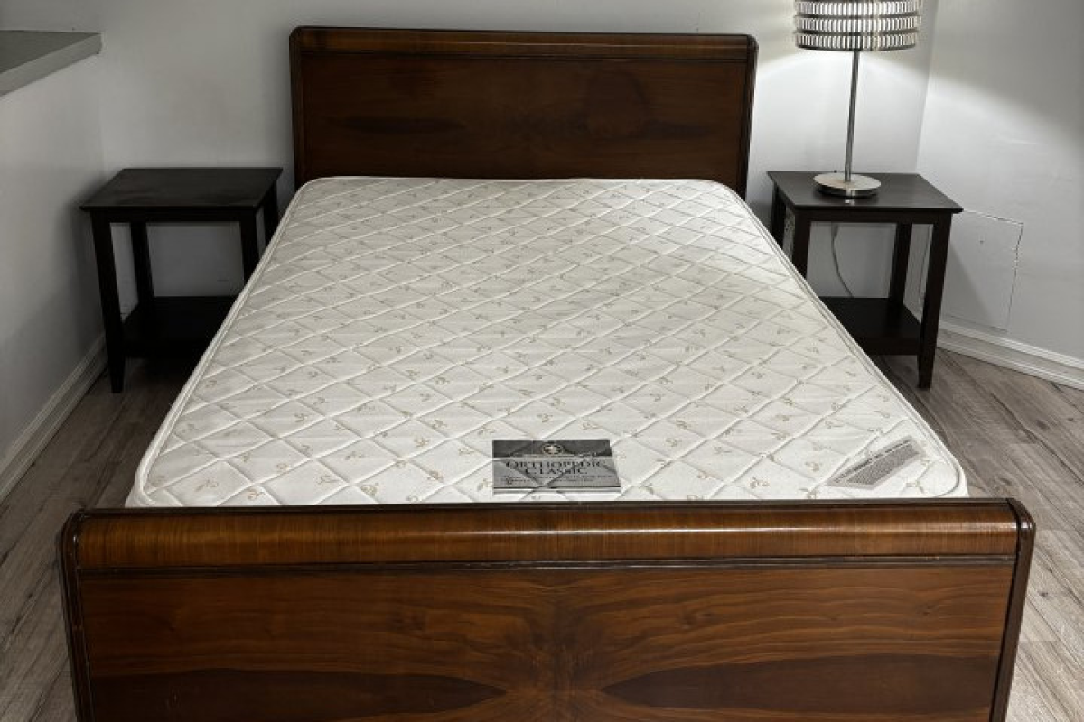 One Bedroom Basement All‑Inclusive Studio Apartment with Private Entrance in Windsor, Ontario
