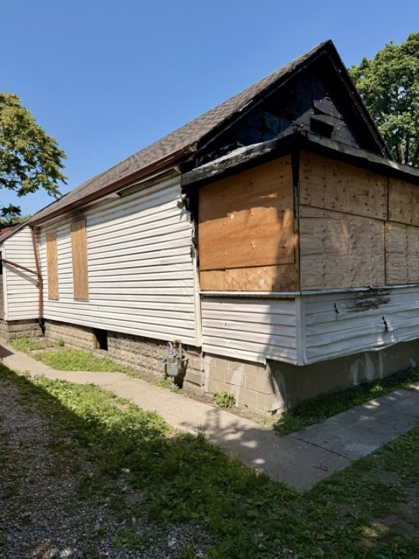 3 Bed, 1 Bath Windsor ON🚨 INVESTOR & CONTRACTOR ALERT – PRIME DOWNTOWN WINDSOR OPPORTUNITY! 🚨
