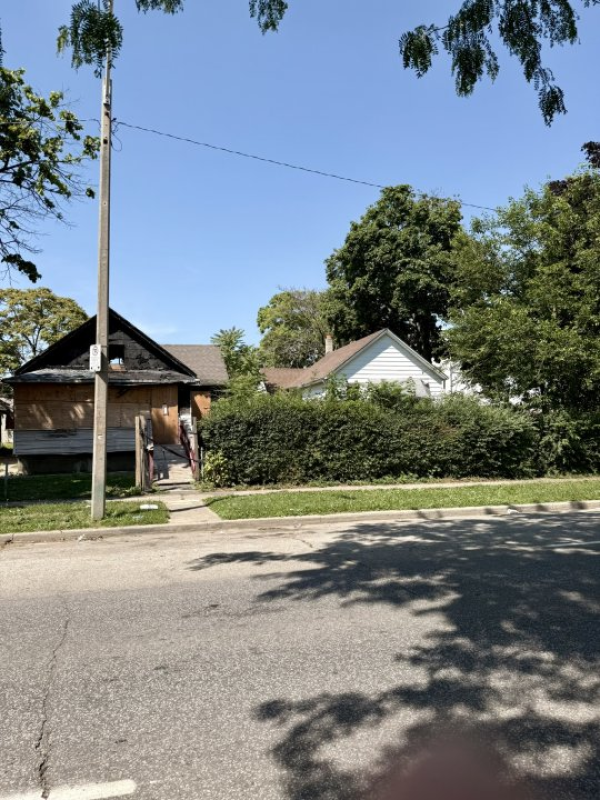 3 Bed, 1 Bath Windsor ON🚨 INVESTOR & CONTRACTOR ALERT – PRIME DOWNTOWN WINDSOR OPPORTUNITY! 🚨