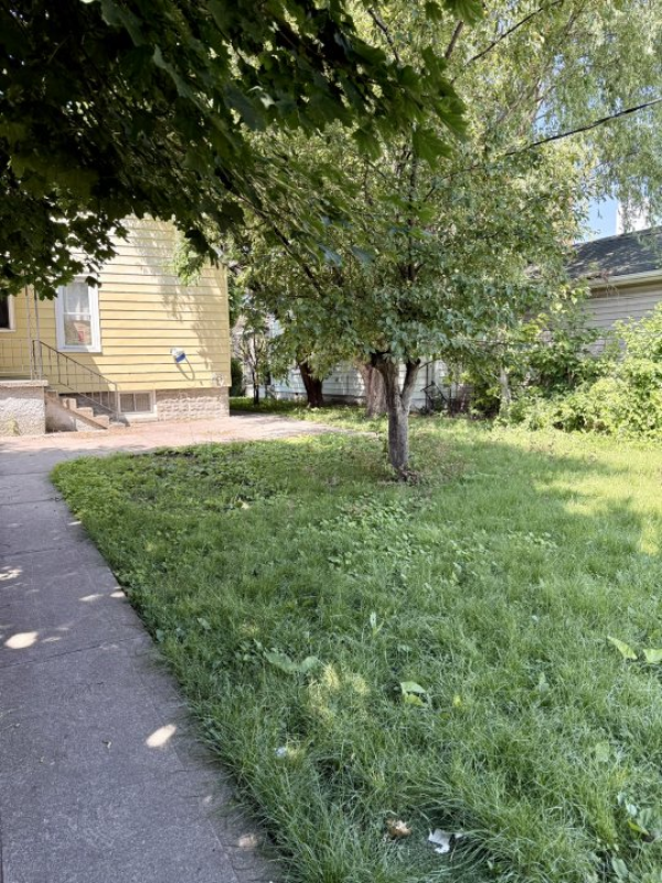 5 Beds 3 Baths House 🚨 INVESTOR & LANDLORD ALERT – DUPLEX OPPORTUNITY IN CENTRAL WINDSOR! 🚨