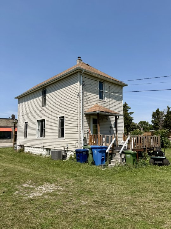 3 Beds 1 Bath House