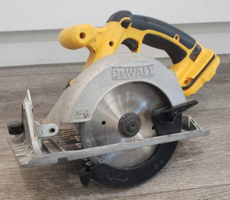 DeWalt DC390 18V Cordless 6-1/2" Circular Saw (Tool Only)