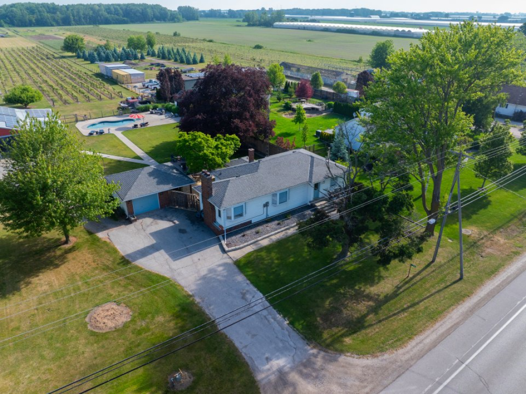 13.3 ACRE FARM FOR SALE 710 Seacliff Drive, Kingsville, Ontario For Sale by Owner