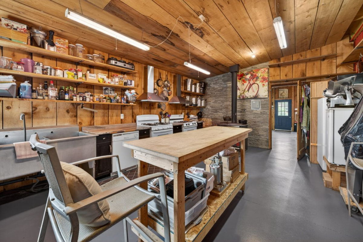 13.3 ACRE FARM FOR SALE 710 Seacliff Drive, Kingsville, Ontario For Sale by Owner