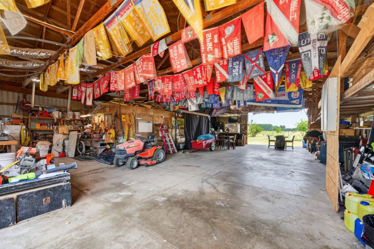 13.3 ACRE FARM FOR SALE 710 Seacliff Drive, Kingsville, Ontario For Sale by Owner
