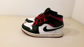 Nike Air Jordan 1 high top red