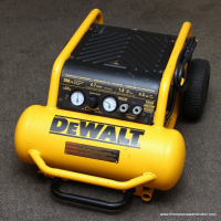 Dewalt D55146-CA Compressor (200PSI, 4.5 GAL.)
