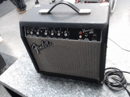 FENDER FRONTMAN 15G AMP
