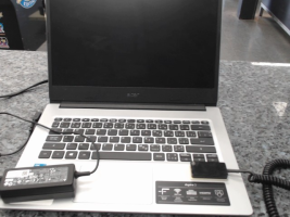 8 GB ACER LAPTOP ASPIRE 3 W/CHARGER