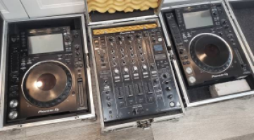 Pioneer DJ CDJ-2000NXS2 Pair with DJM-900NXS2 4-Channel Mixer