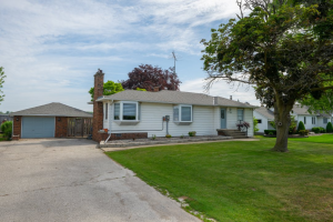 13.3 ACRE FARM FOR SALE 710 Seacliff Drive, Kingsville, Ontario For Sale by Owner